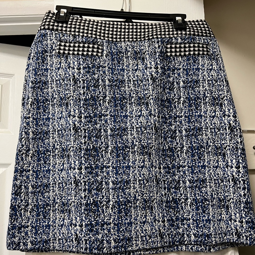 Skirt-white blue/black/white/gray colors.